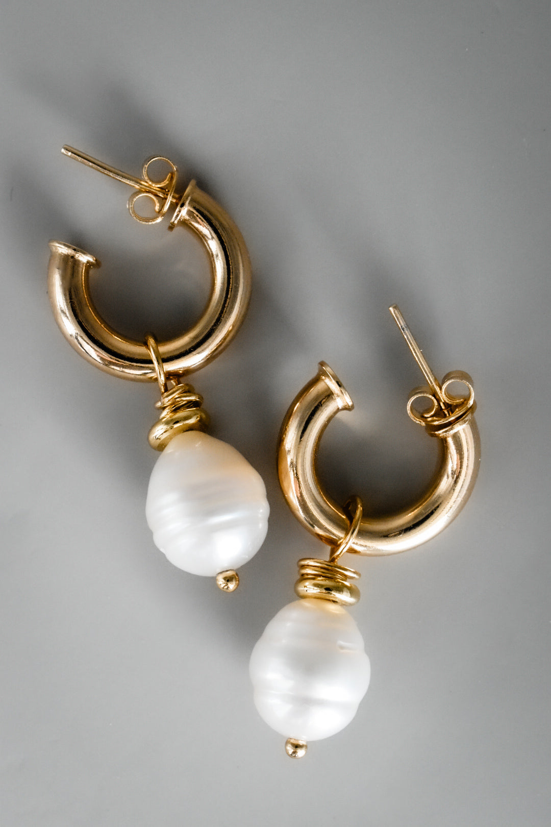 Clau hoop earrings