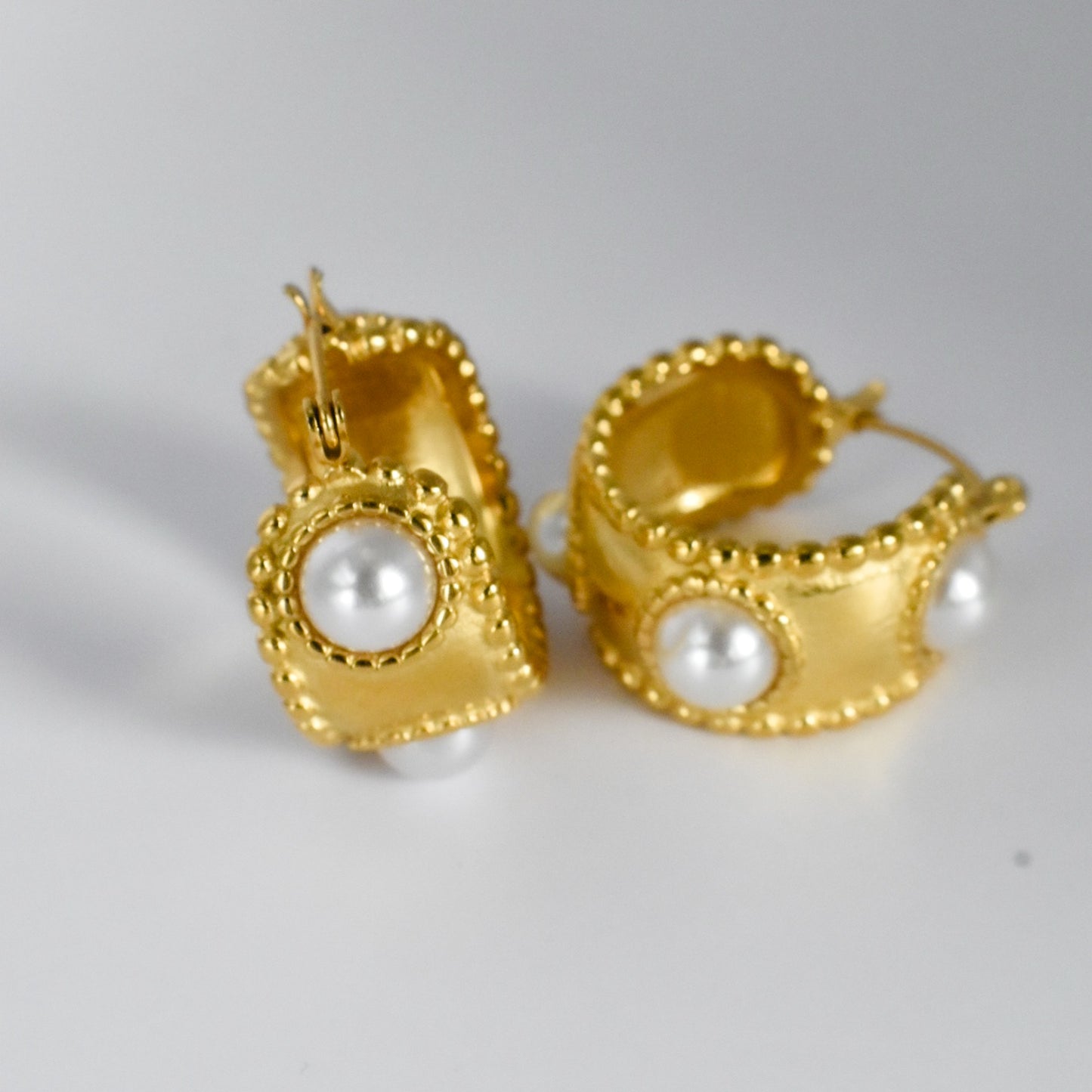 Perla hoops earrings