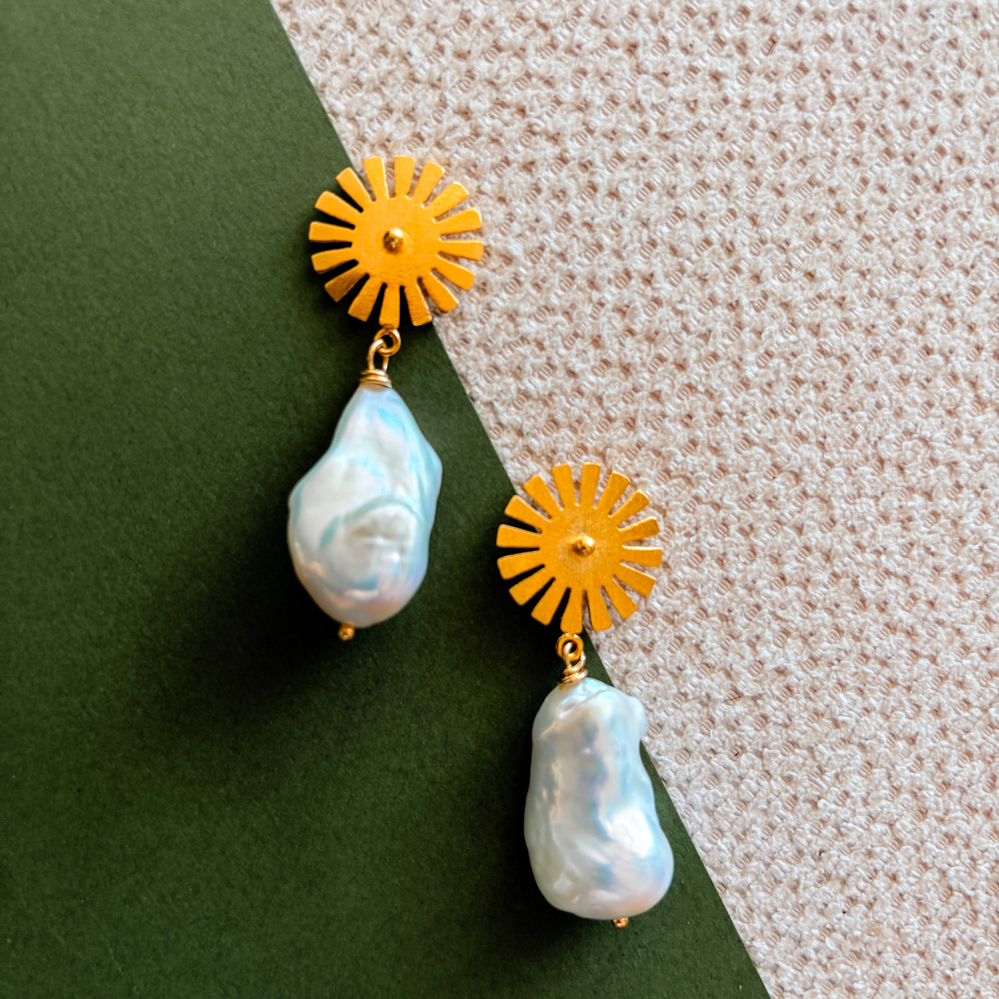 Soleil pearl earrings